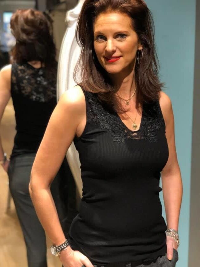 Dutch MILF fashionstore owner in our city