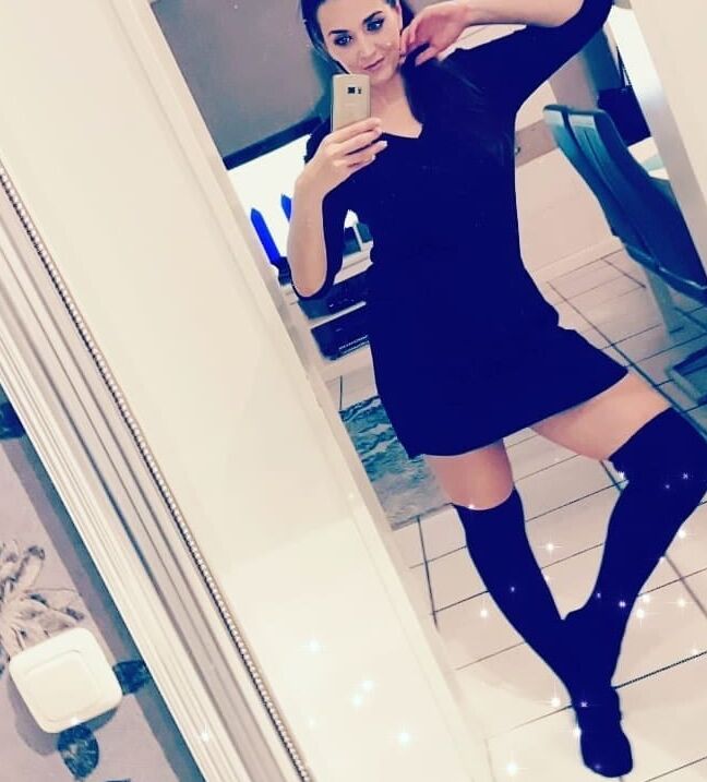 Real amateur mom Sara so hot