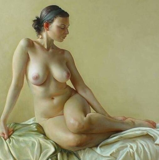 Wide hips in the fine arts