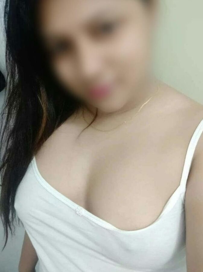 Papa ki girlfriend jo Mari maa ki best friend haa pic found