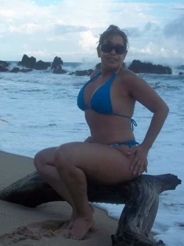 Maduras putas en la playa con transparencia para comentarios