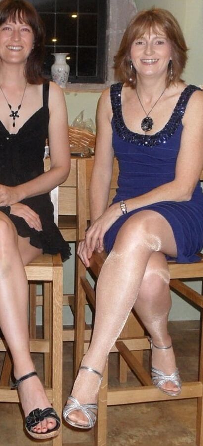 Mature in pantyhose, nylons, stockings, naylon corap