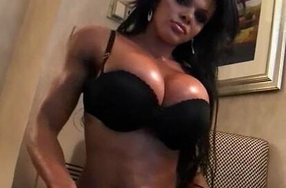 Sexy muscle girl