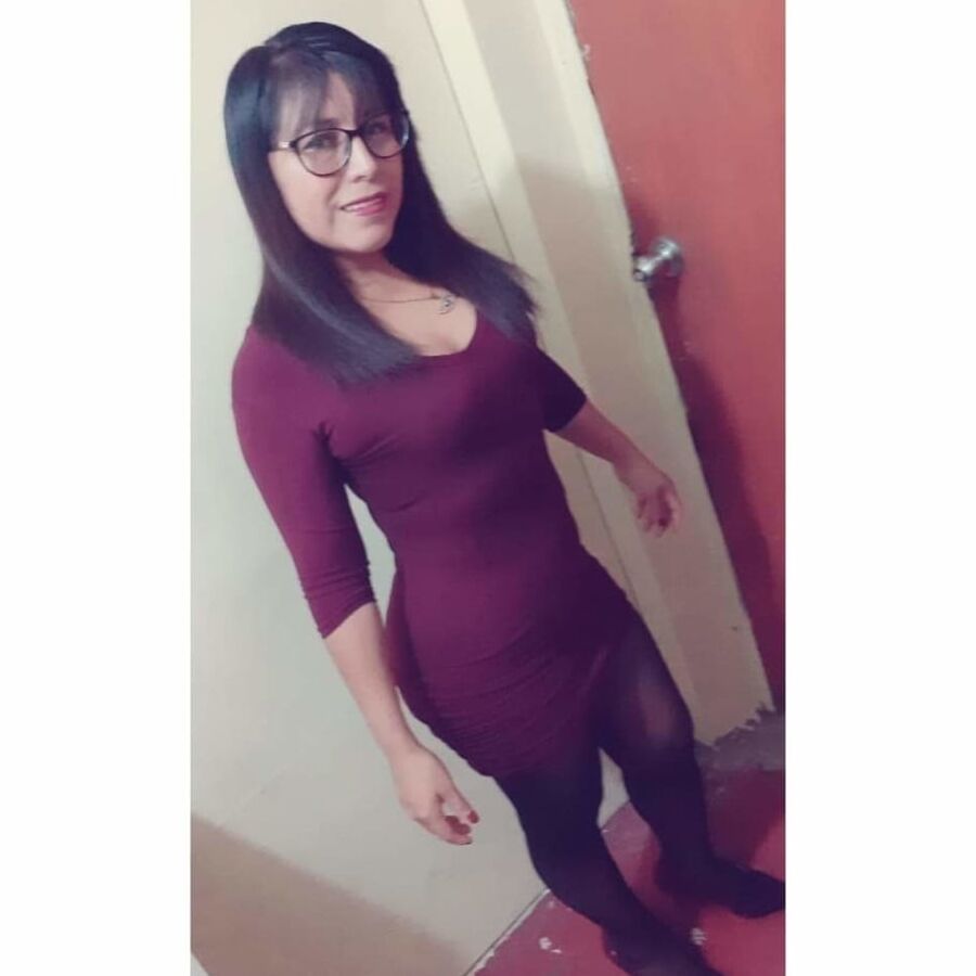 linda chaparrita con hermosas piernas