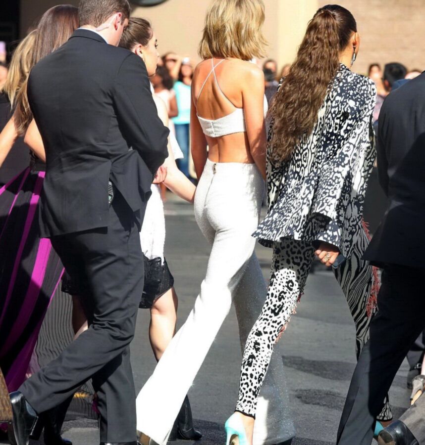 Taylor Swift Feet