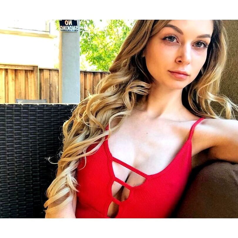 Exposed - Big Tit Blonde Sexy Selfies