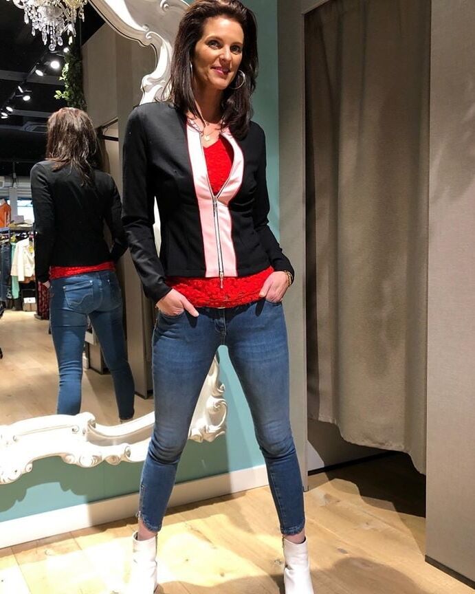 Dutch MILF fashionstore owner in our city