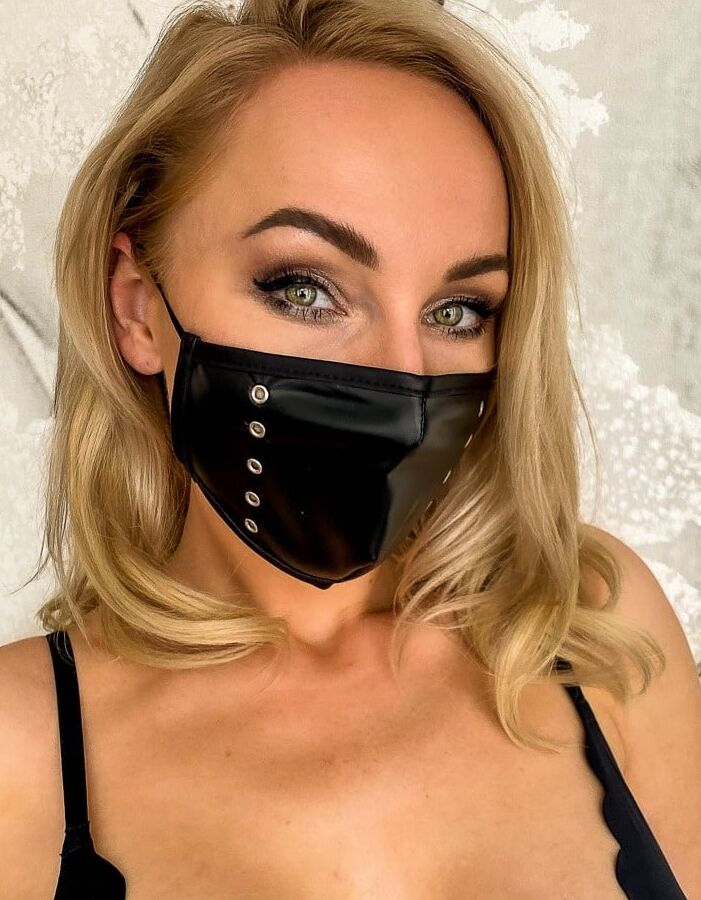 luxurious face mask greek sex shop aisthiseis