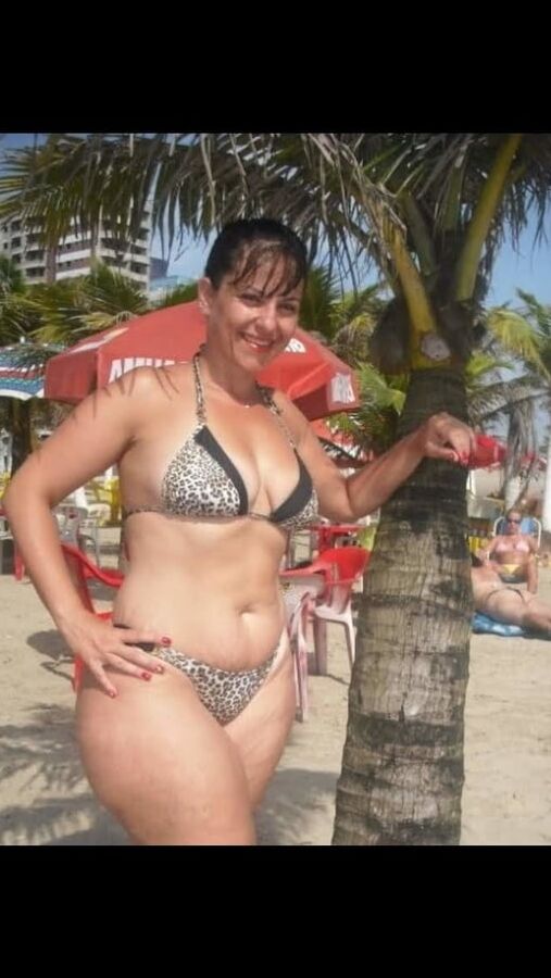 Maduras putas en la playa con transparencia para comentarios