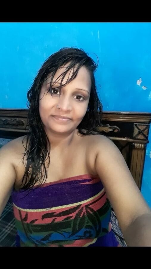 Bengali aunty nude selfie