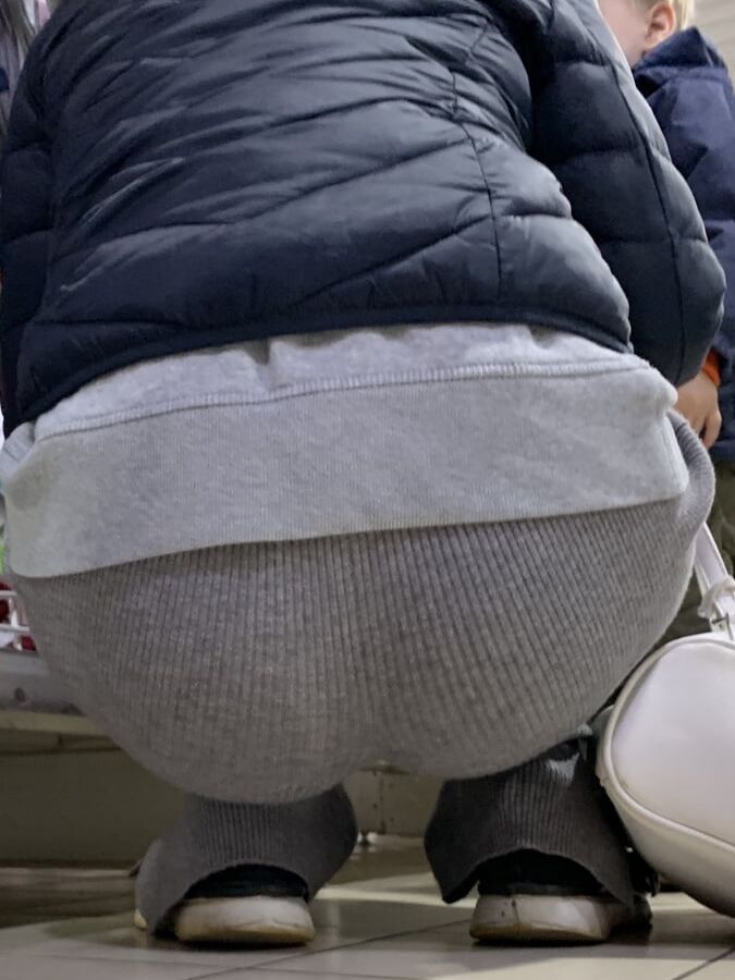Young mom with good ass