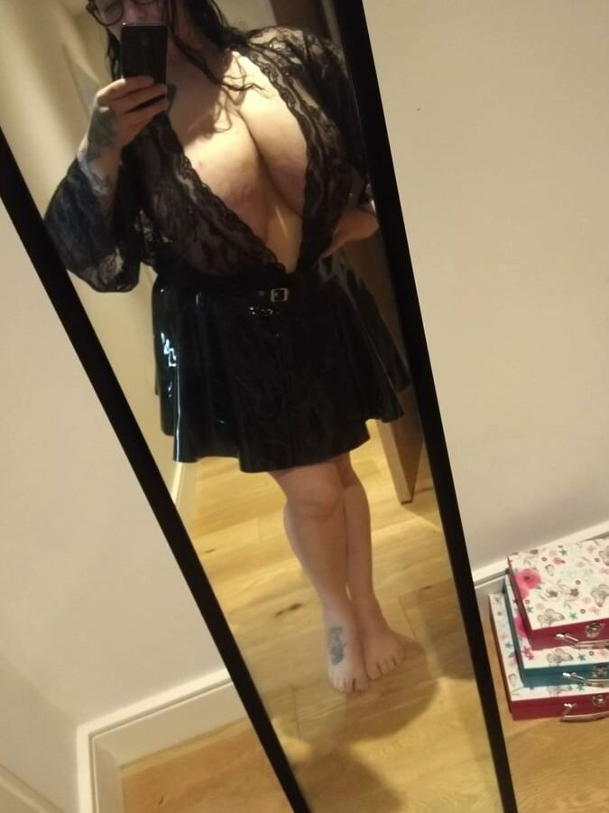 MISS Katie (UK) escort