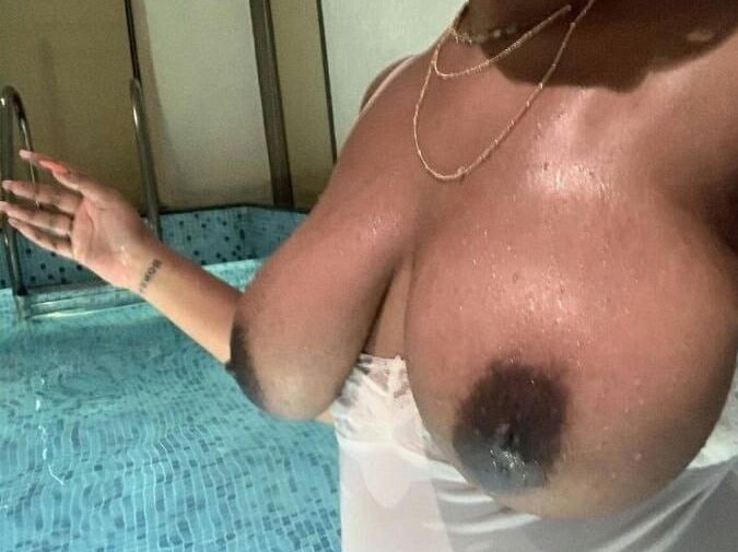 Sri Lankan big boobs hottie