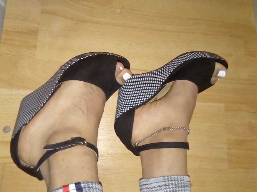 My sexy feet in heels