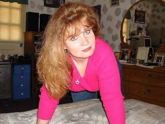 Curvy redhead amateur MILF Sandy
