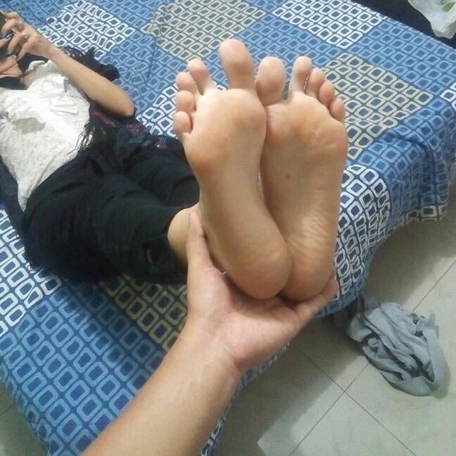 Arab feet soles beurettes pieds