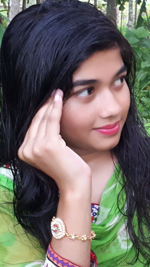 Safeena Boobs