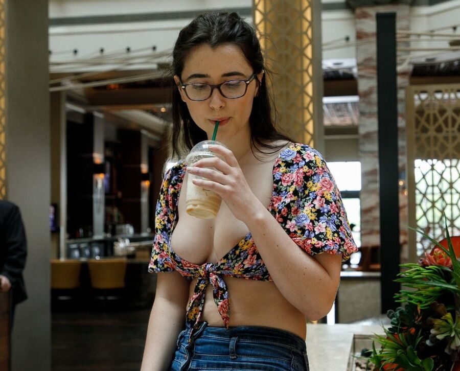 Sexy Babe Ophelia