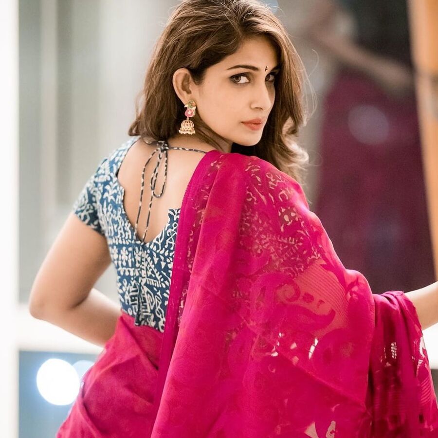 Samyuktha hot saree stills
