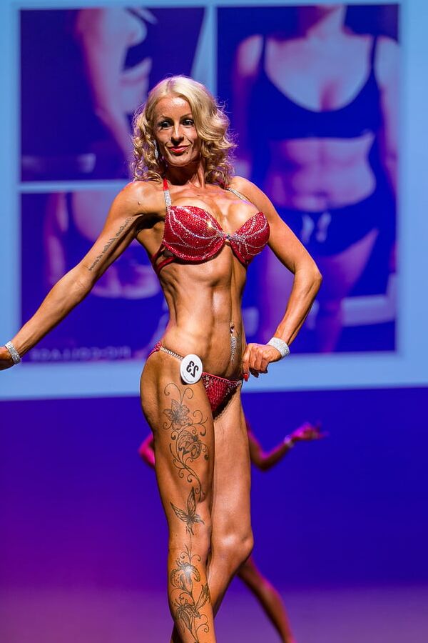 Sexy as fuck Muscle MILF Slut
