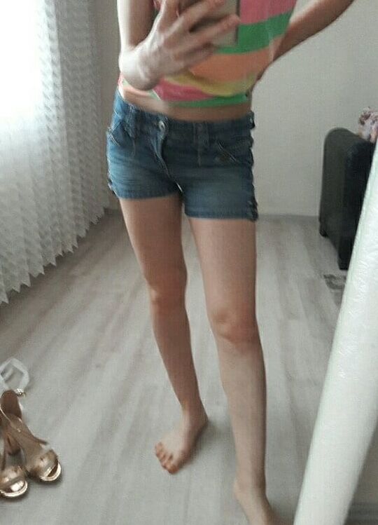 Turkish amateur women displaying her colothes