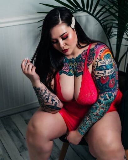 Thick and curvy tattoo pawg bbw sexy big ass