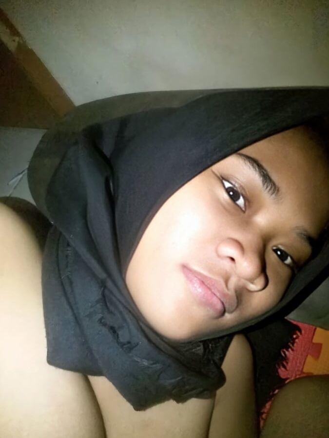 HOT HIJABI SLUT WIFE