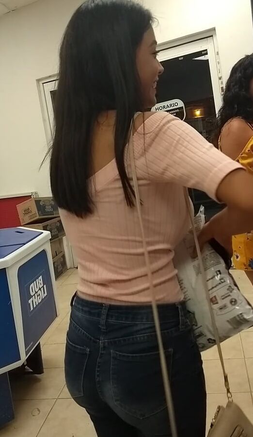 Chava buena en el oxxo
