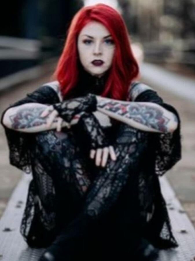 Beautiful dark-dark gothic beauties and love the dark