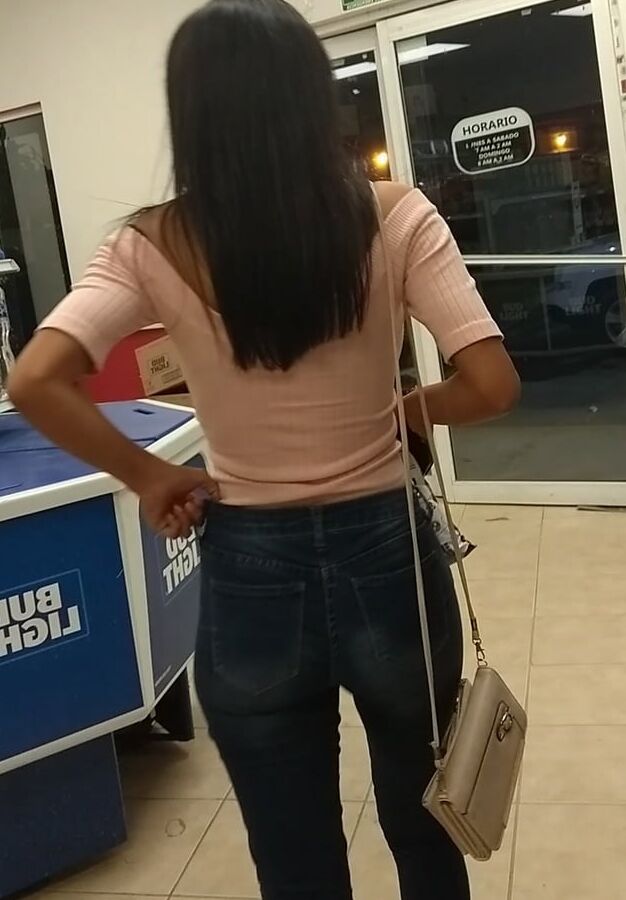 Chava buena en el oxxo