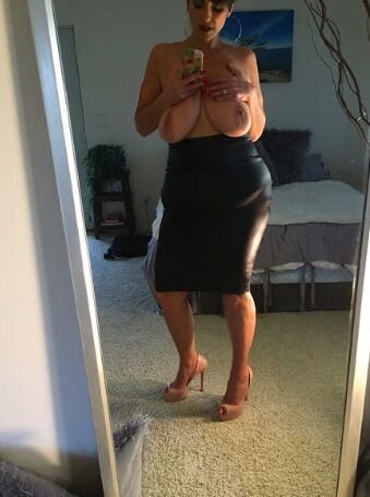 BUSTY MILFs