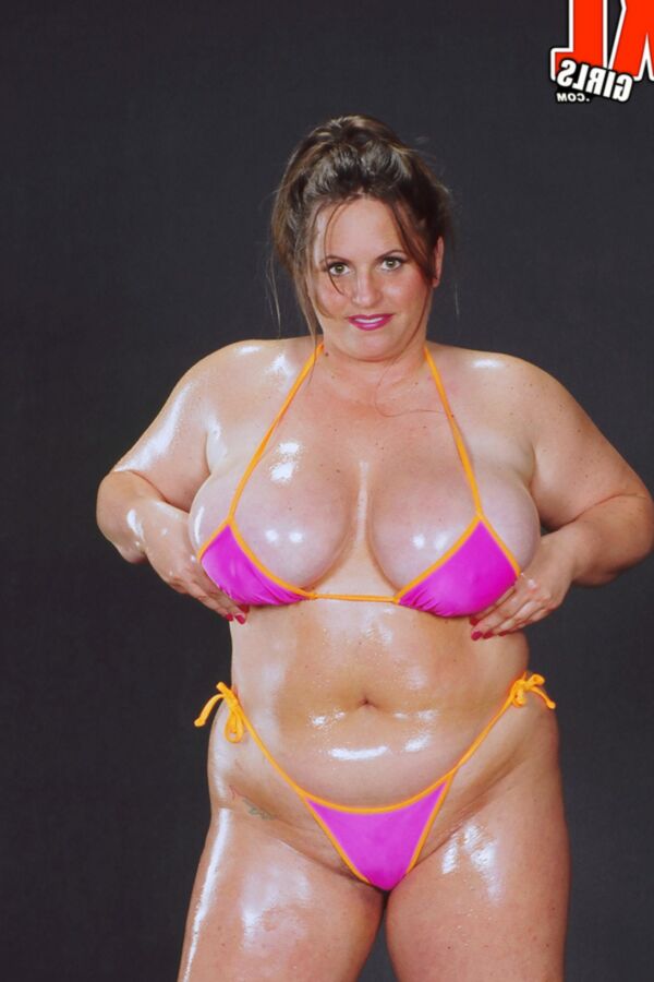 chubby masturbates