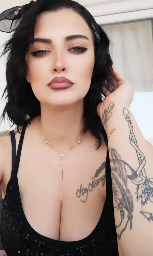 HOT MILF WITH BIG TITS AND HOT ASS
