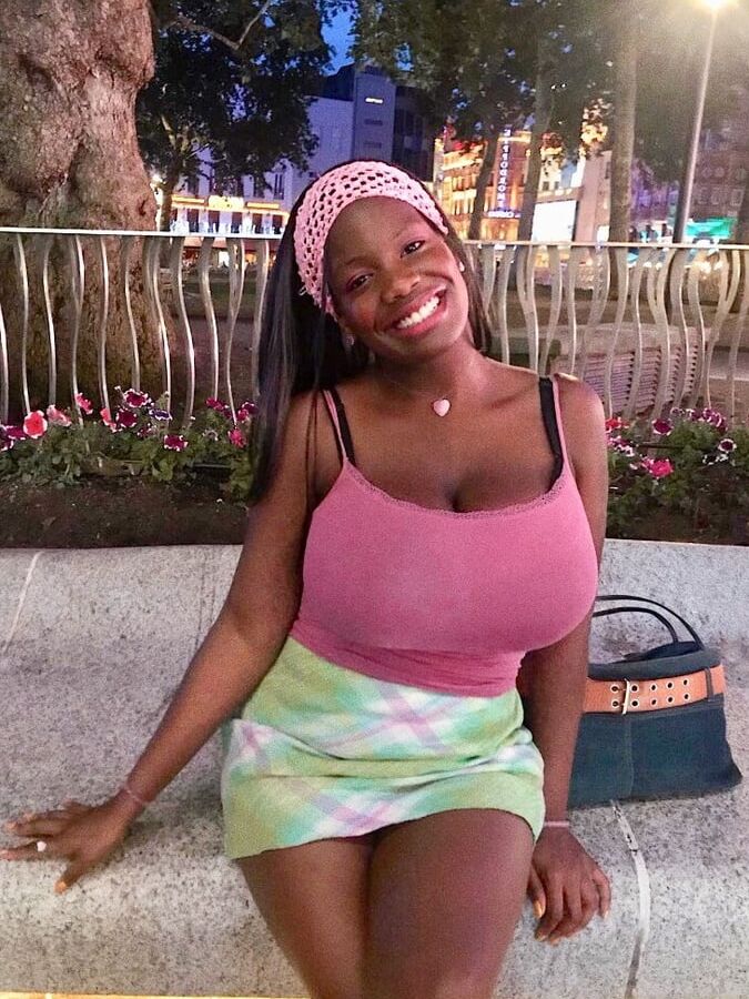 BLACK n BUSTY