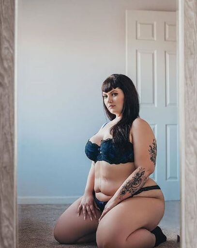 Thick and curvy tattoo pawg bbw sexy big ass