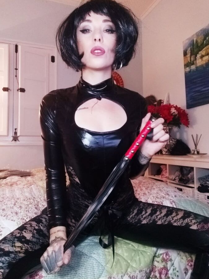 Sexy femdom kinkerbell