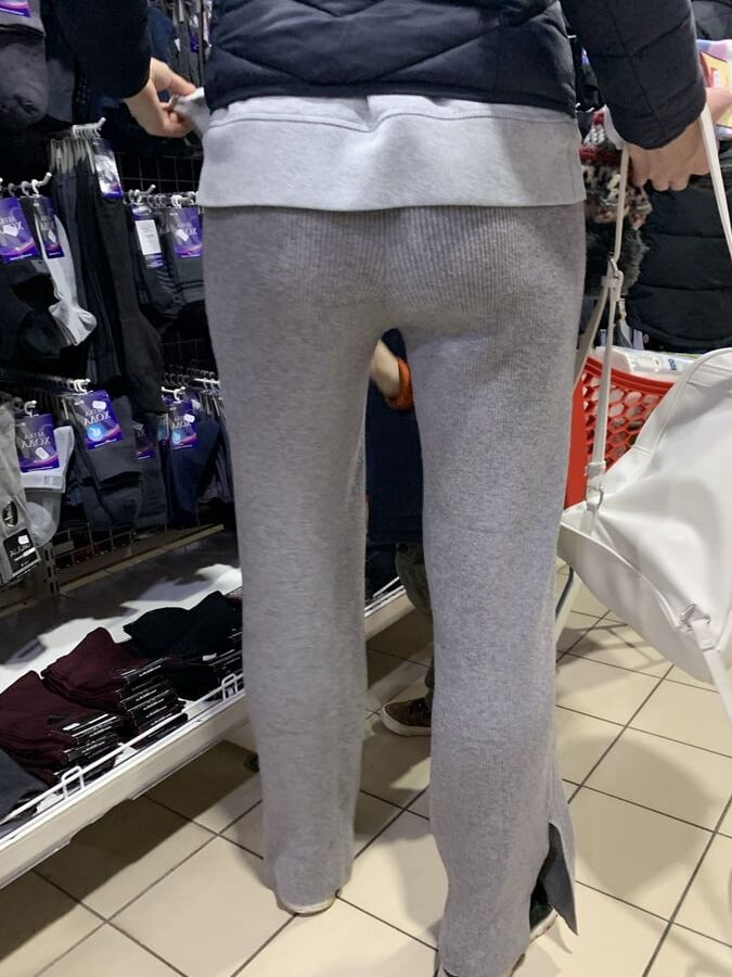 Young mom with good ass