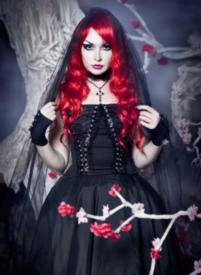 Beautiful dark-dark gothic beauties and love the dark