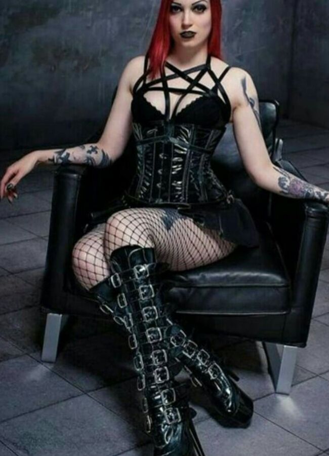 Beautiful dark-dark gothic beauties and love the dark