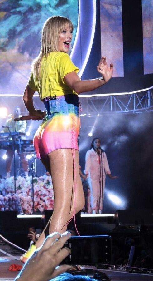 Taylor Swift - Legs