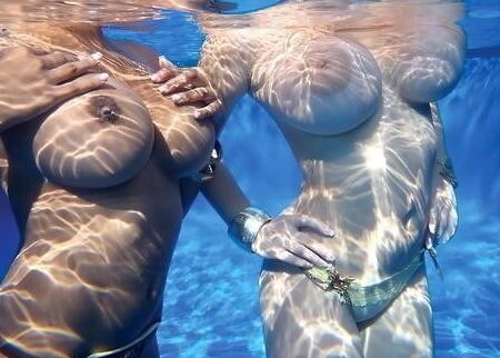 Big Tits Under Water