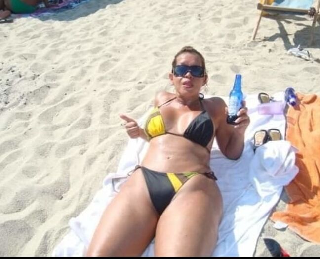 Maduras putas en la playa con transparencia para comentarios