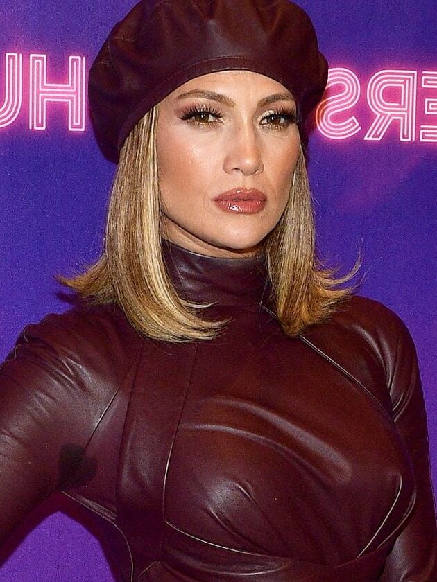 Jlo in leather and leggings
