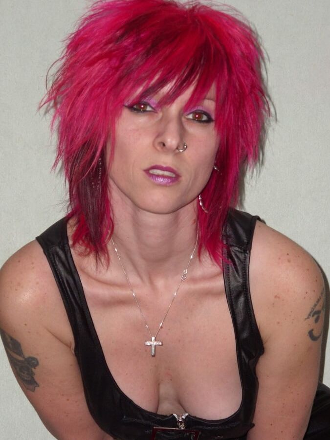 SKINNY REDHEAD MILF