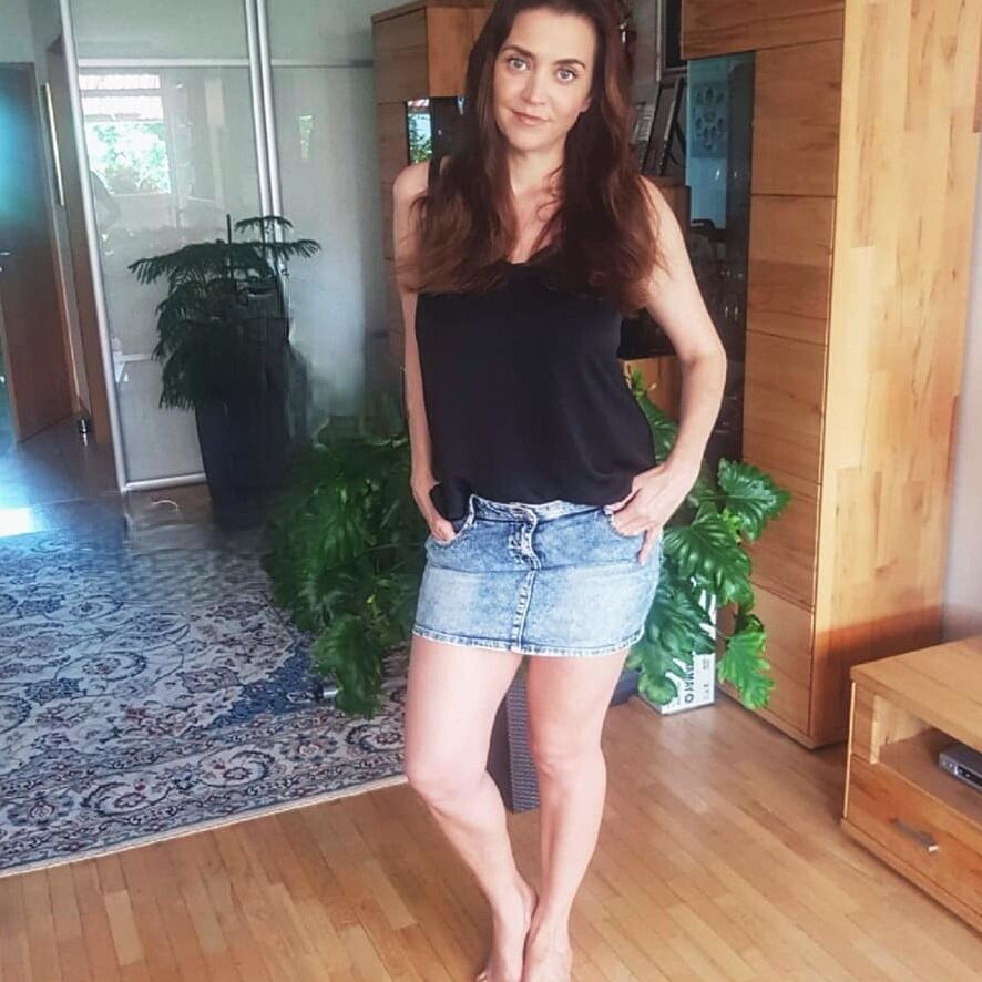 Real amateur mom Sara so hot