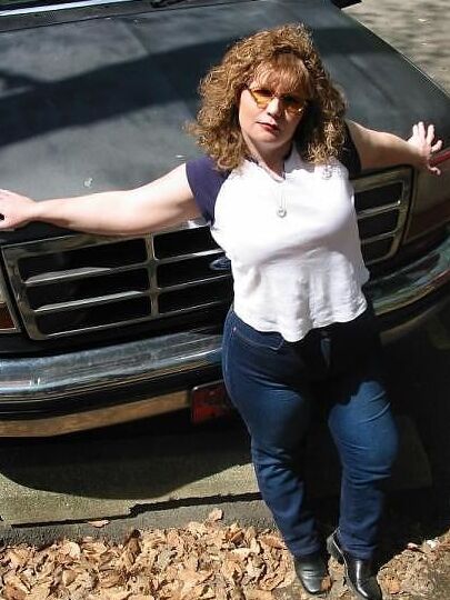 Curvy redhead amateur MILF Sandy