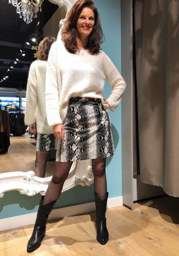 Dutch MILF fashionstore owner in our city