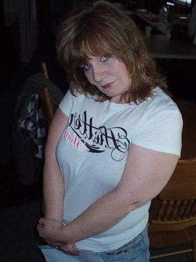 Curvy redhead amateur MILF Sandy