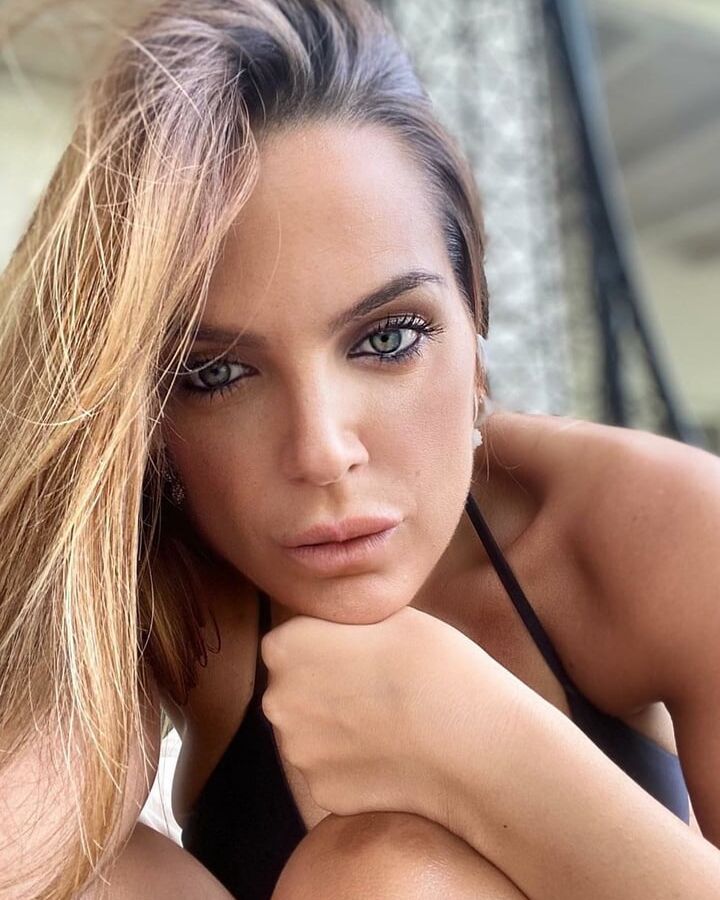 Dienela Vantaggiato hot instagram model