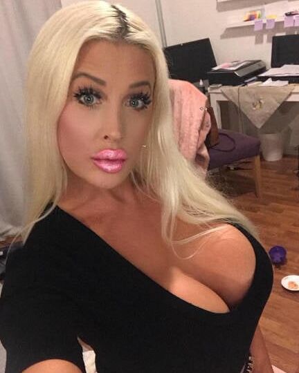 Blonde Bimbo Big Tits Bonanza